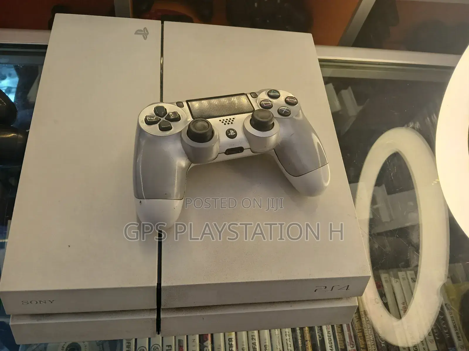 Ps 4 Standardmodel[White Colour]