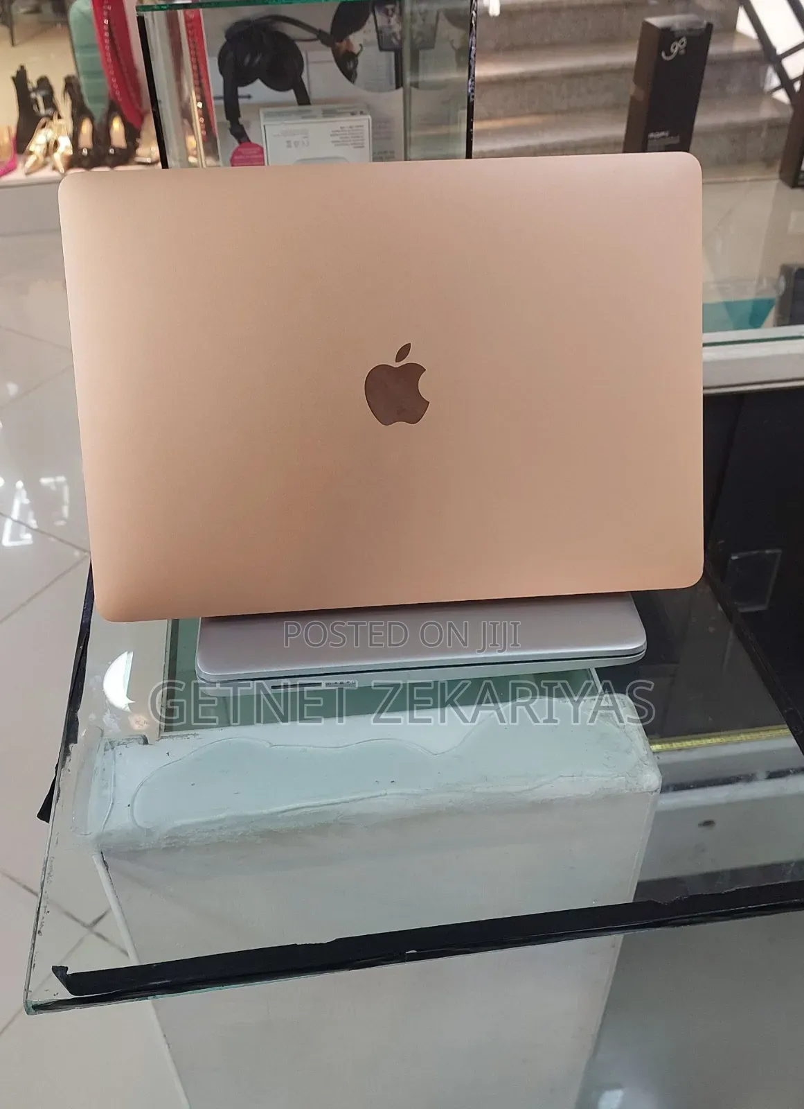 New Laptop Apple MacBook Air 12GB Apple M1 SSD 256GB