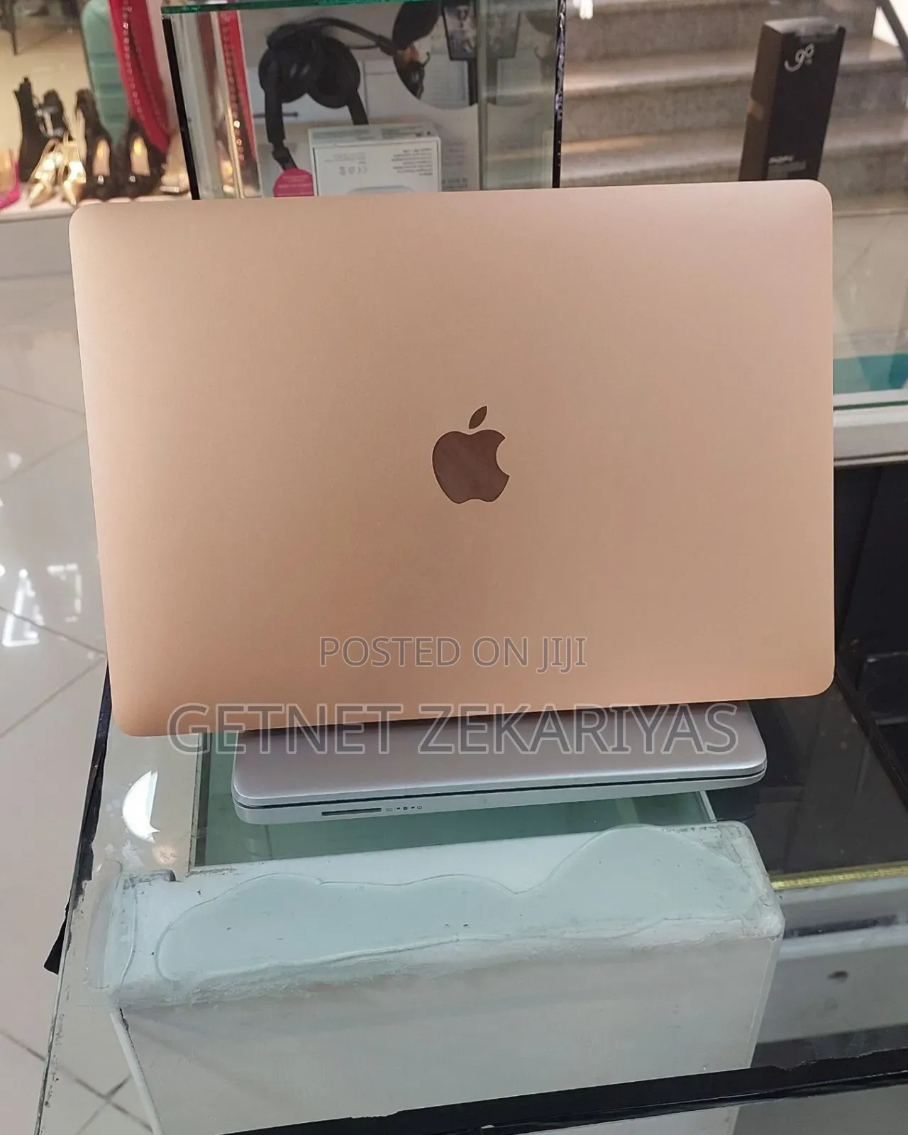 New Laptop Apple MacBook Air 12GB Apple M1 SSD 256GB