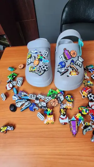 Photo - Customize Your Crocs ጫማዎን ወጣ ያለ ማድረግ ከፈለጉ እነዚ ስቲቸሮች ያስፈጋል!