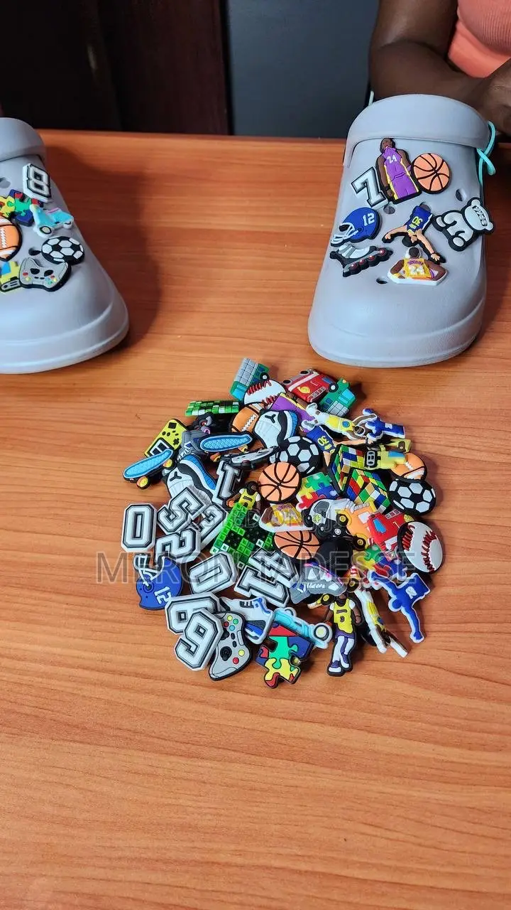 Customize Your Crocs ጫማዎን ወጣ ያለ ማድረግ ከፈለጉ እነዚ ስቲቸሮች ያስፈጋል!