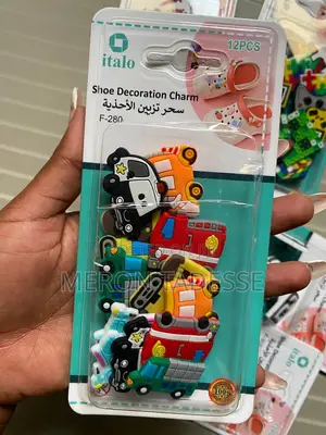 Customize Your Crocs ጫማዎን ወጣ ያለ ማድረግ ከፈለጉ እነዚ ስቲቸሮች ያስፈጋል!