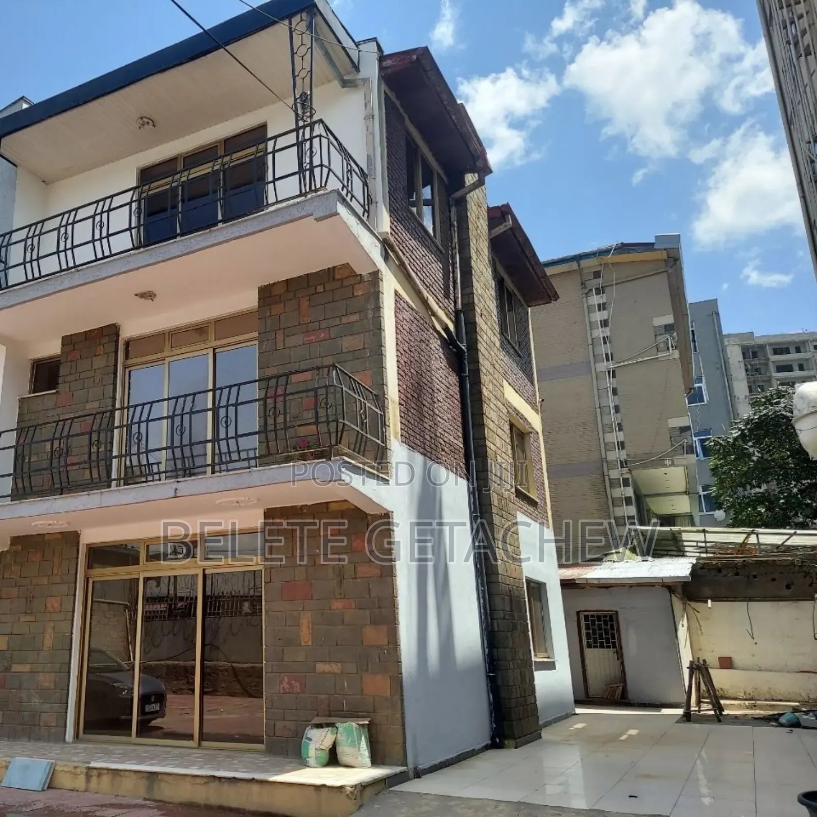 8bdrm House in Bole G+2 House for sale