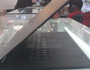 New Laptop Dell Precision 15 3520 16GB Intel Core I9 SSD 512GB