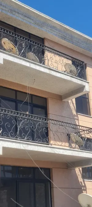 5bdrm House in Meta Jacros, G+2, Bole for sale