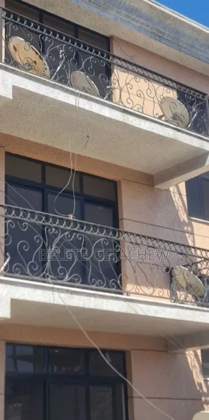 5bdrm House in Meta Jacros, G+2, Bole for sale