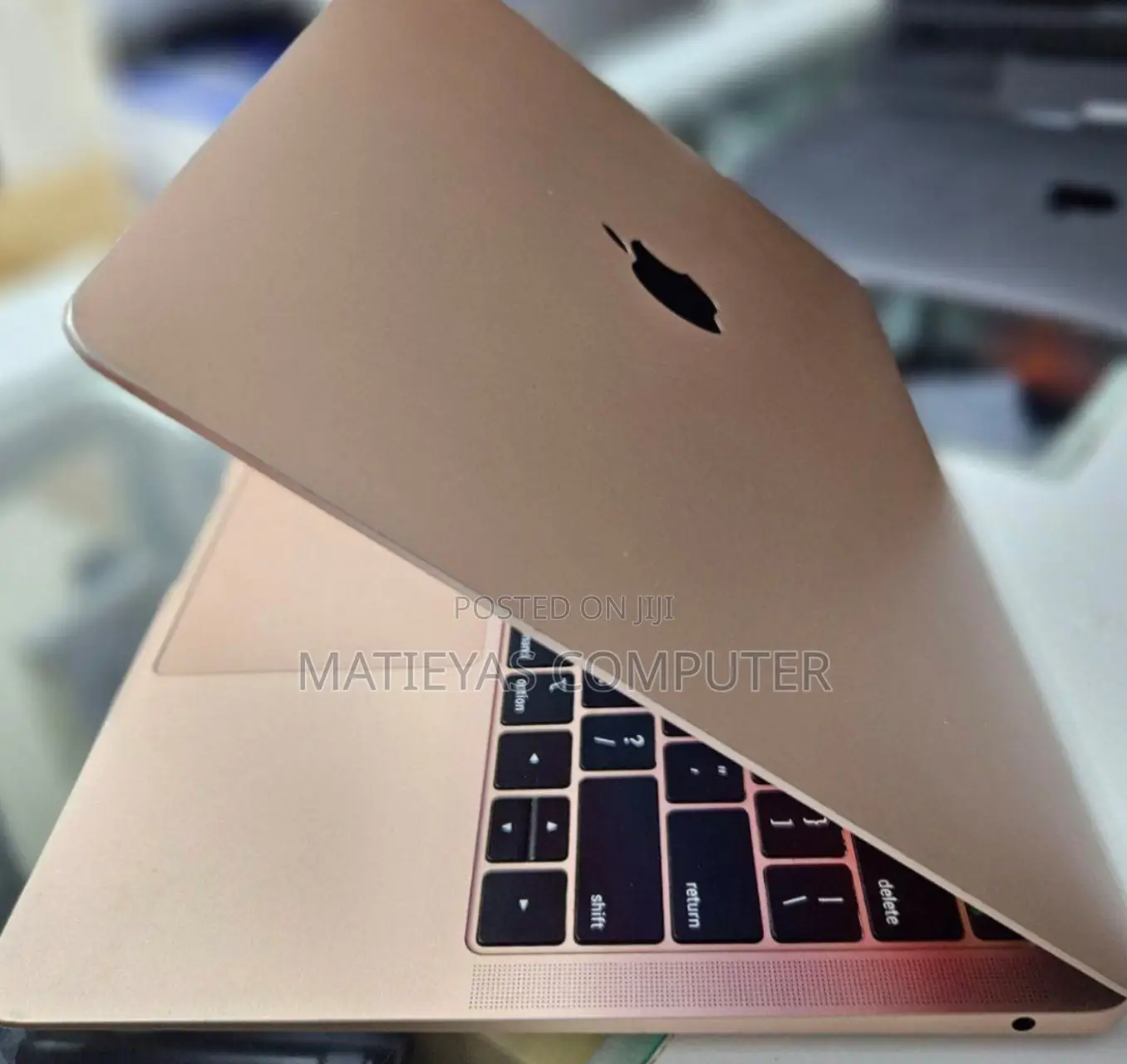 New Laptop Apple MacBook Air 2020 M1 8GB Apple M1 SSD 256GB