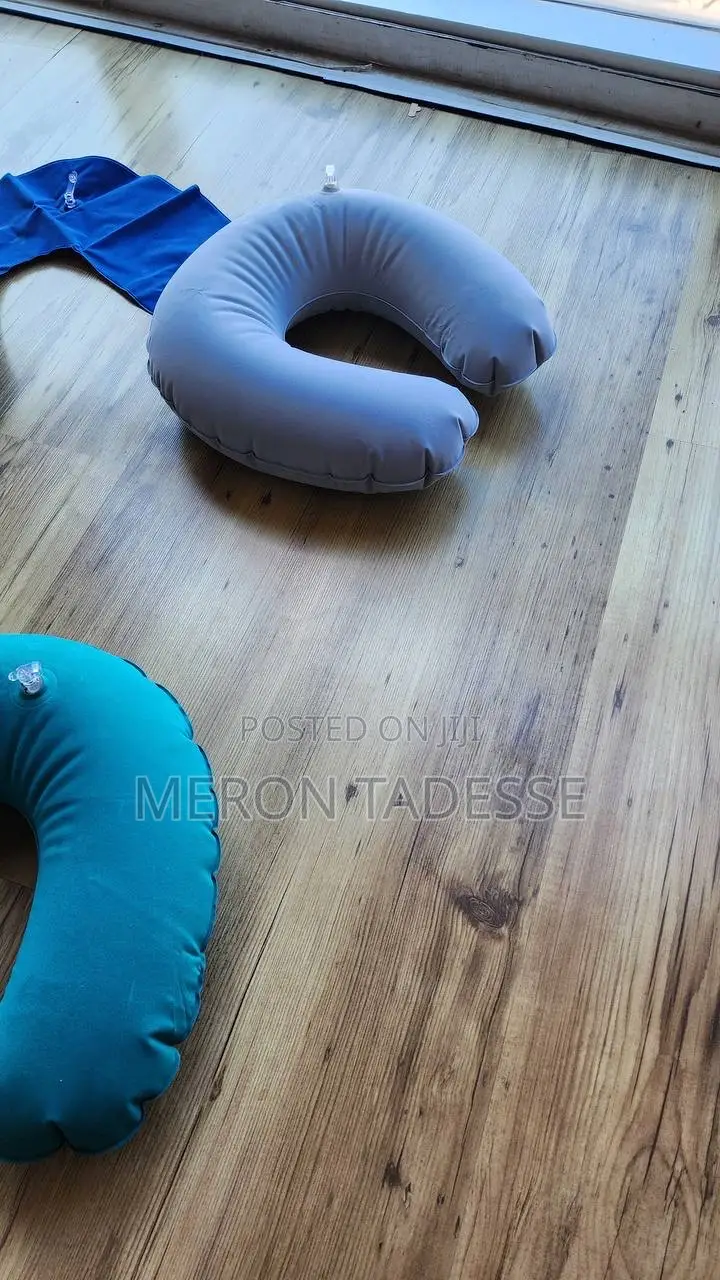 የሚነፋ የአንገት ትራስ Inflatable Neck Pillow for Travelers!