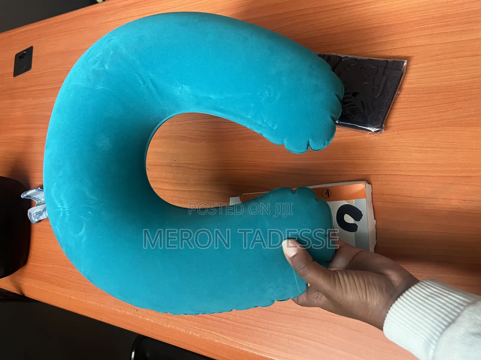 የሚነፋ የአንገት ትራስ Inflatable Neck Pillow for Travelers!