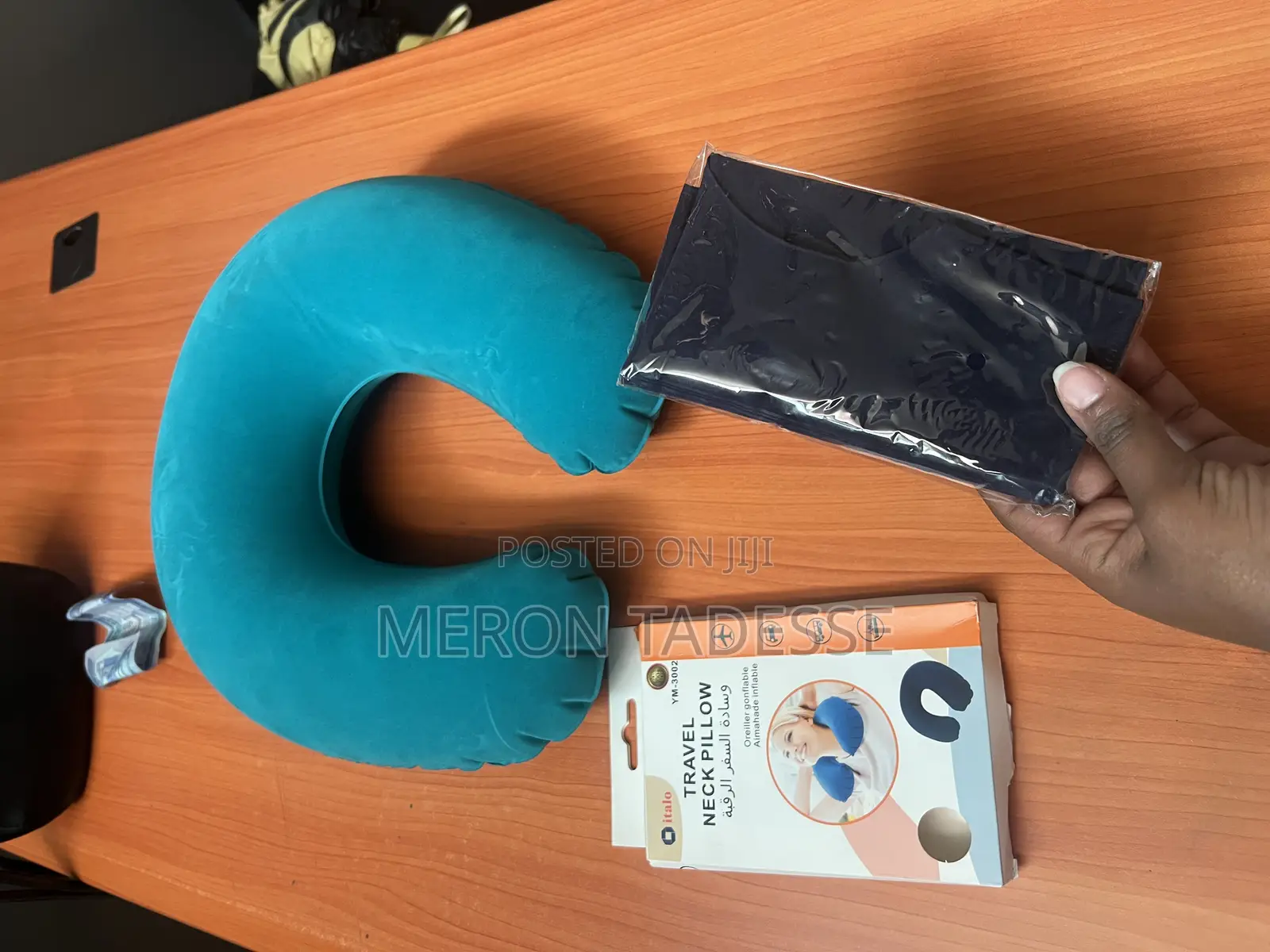 የሚነፋ የአንገት ትራስ Inflatable Neck Pillow for Travelers!