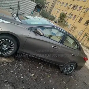 Toyota Yaris 2020 Gray