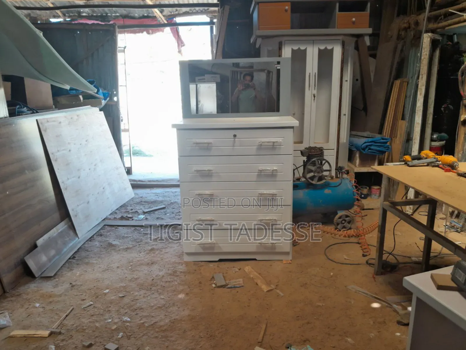 Cheast Drawer With Glass