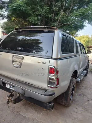 Toyota Hilux 2012 Silver