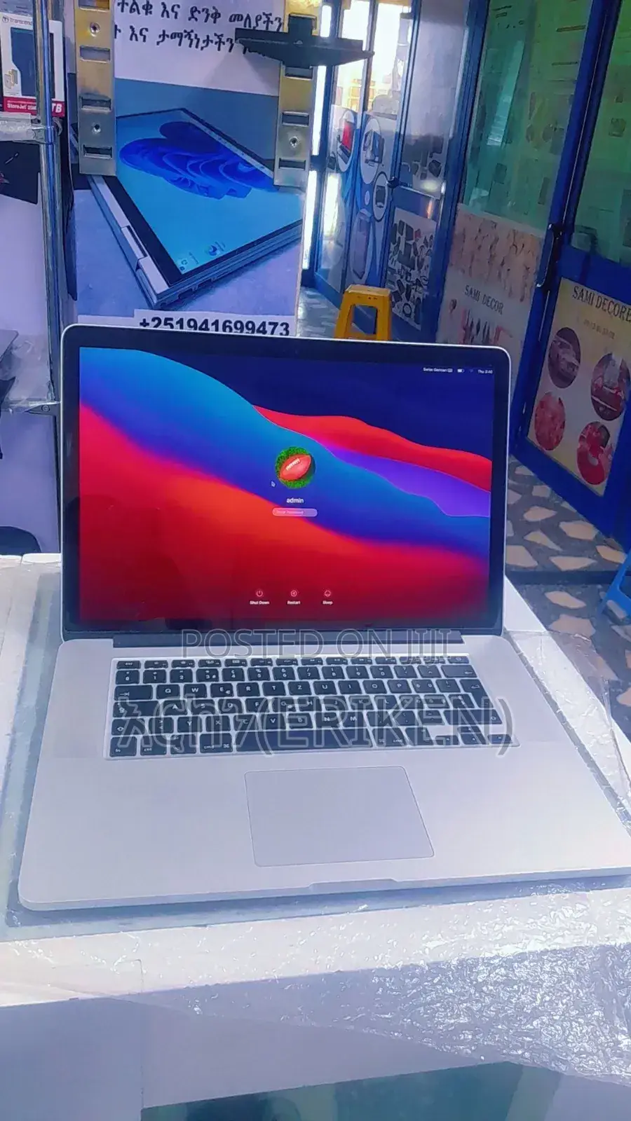 New Laptop Apple MacBook Pro 2015 16GB Intel Core I7 SSD 512GB