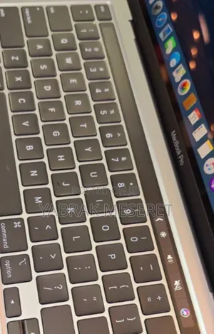 New Laptop Apple MacBook Pro 2020 16GB Intel Core I7 SSD 512GB