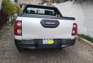 Toyota Hilux 2021 White