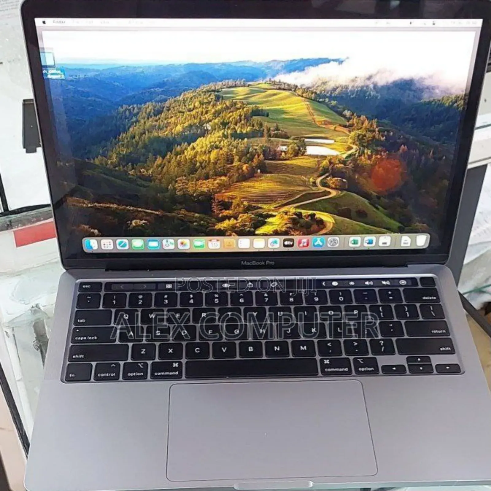 New Laptop Apple MacBook Pro 2020 16GB Intel Core I7 SSD 512GB