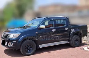 Photo - Toyota Hilux 2014 Black