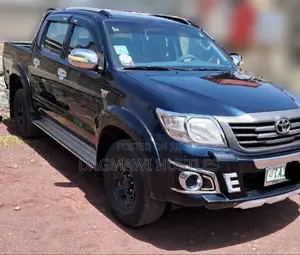 Toyota Hilux 2014 Black
