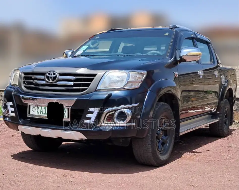 Toyota Hilux 2014 Black
