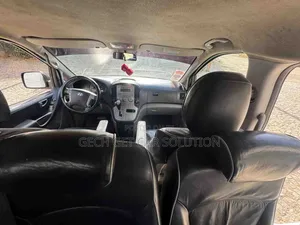 Photo - Hyundai Starex 2013 Grey