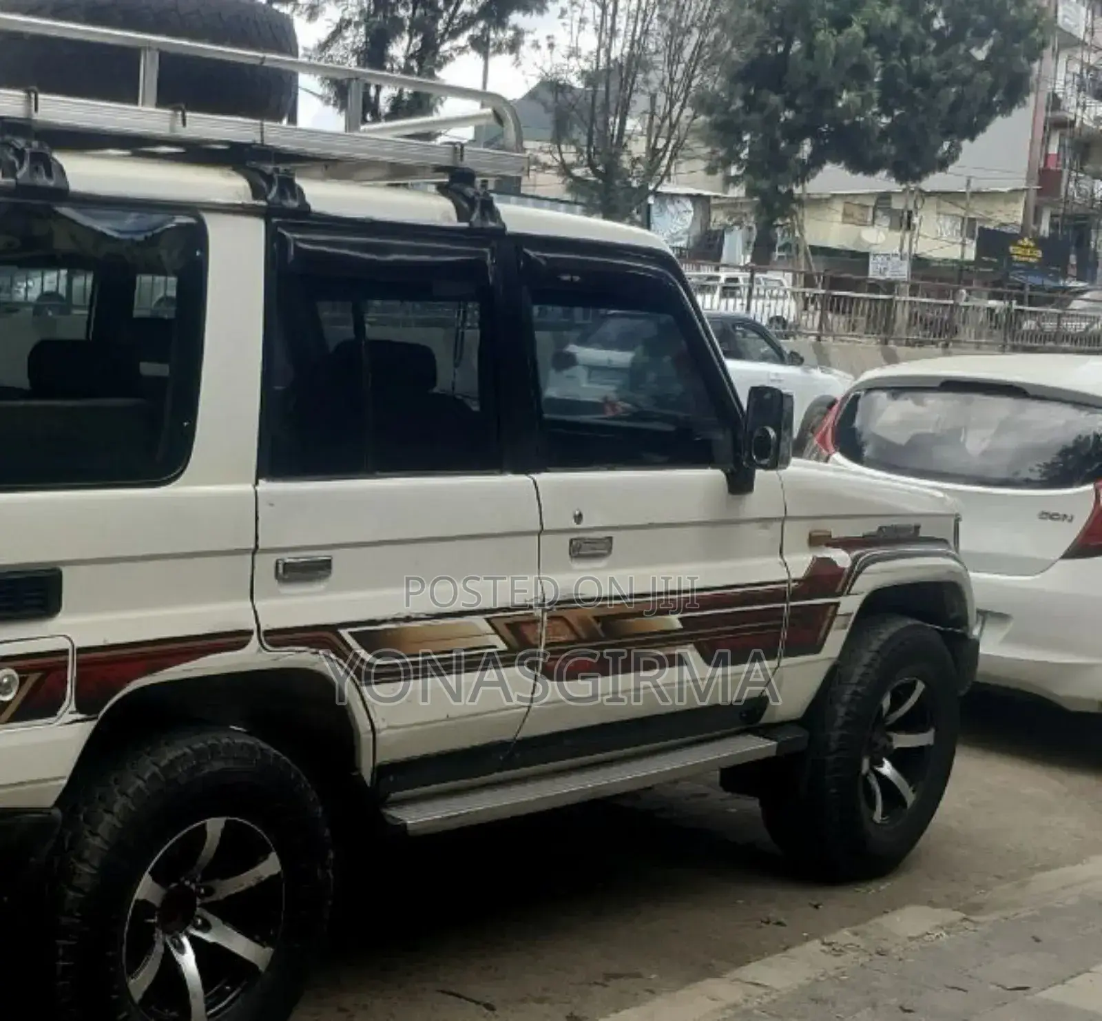 Toyota Land Cruiser 1998 White
