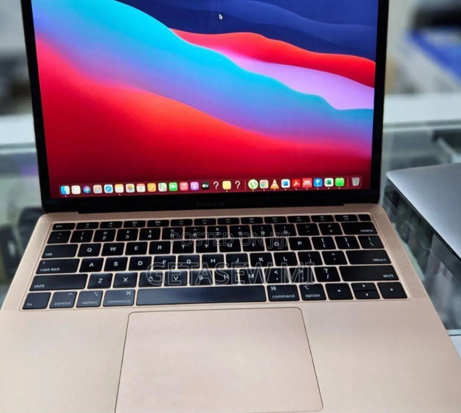 New Laptop Apple MacBook 2020 16GB Apple M1 SSD 512GB