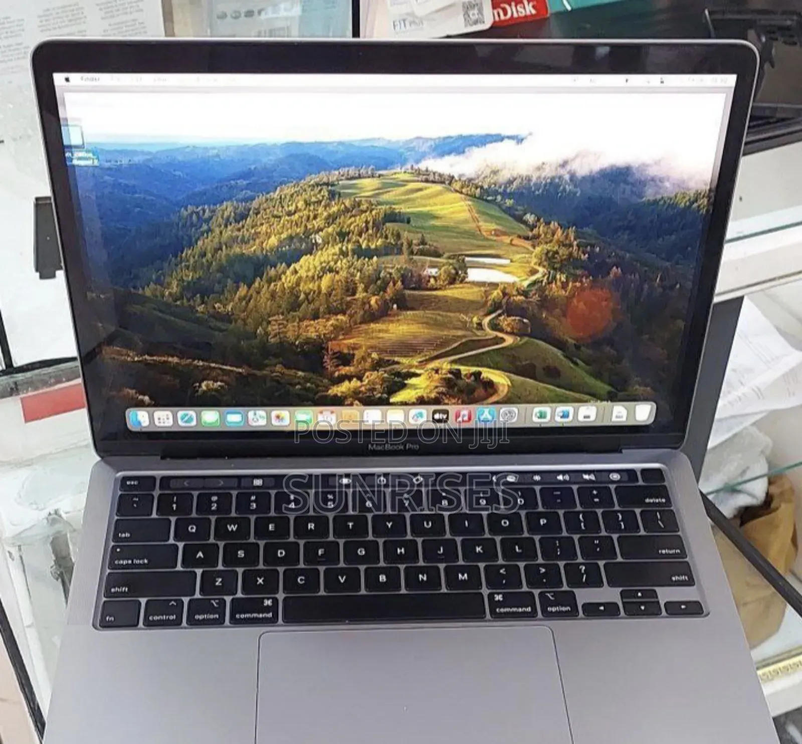 New Laptop Apple MacBook Pro 2020 16GB Intel Core I7 SSD 512GB