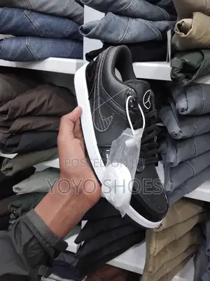 Jordan 1 Low Black