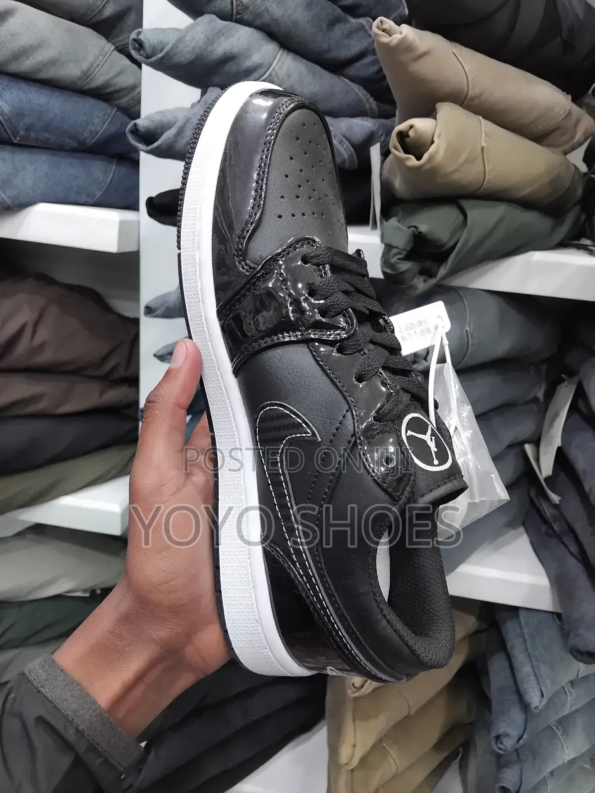 Jordan 1 Low Black