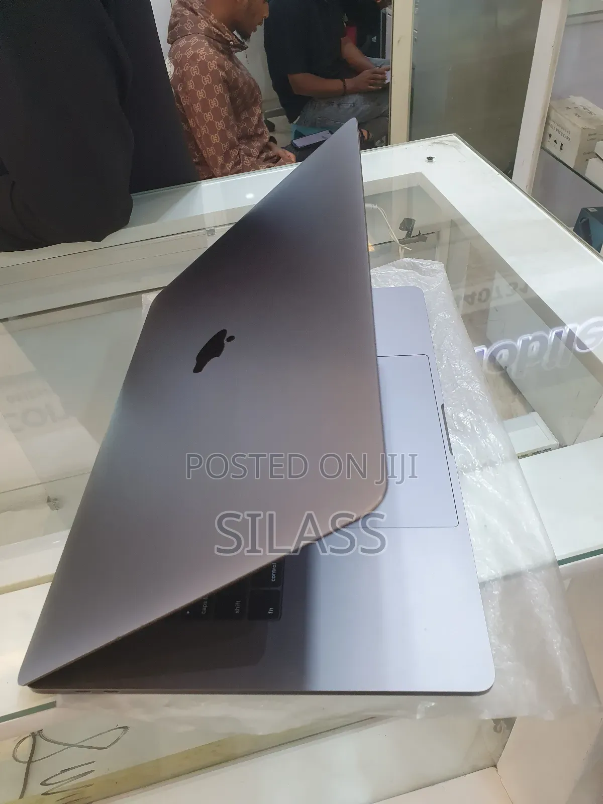 New Laptop Apple MacBook Pro 2019 4GB Intel Core I7 SSD 512GB