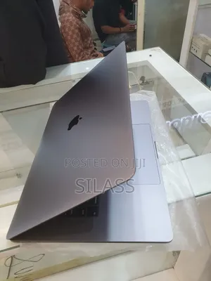 New Laptop Apple MacBook Pro 2019 4GB Intel Core I7 SSD 512GB