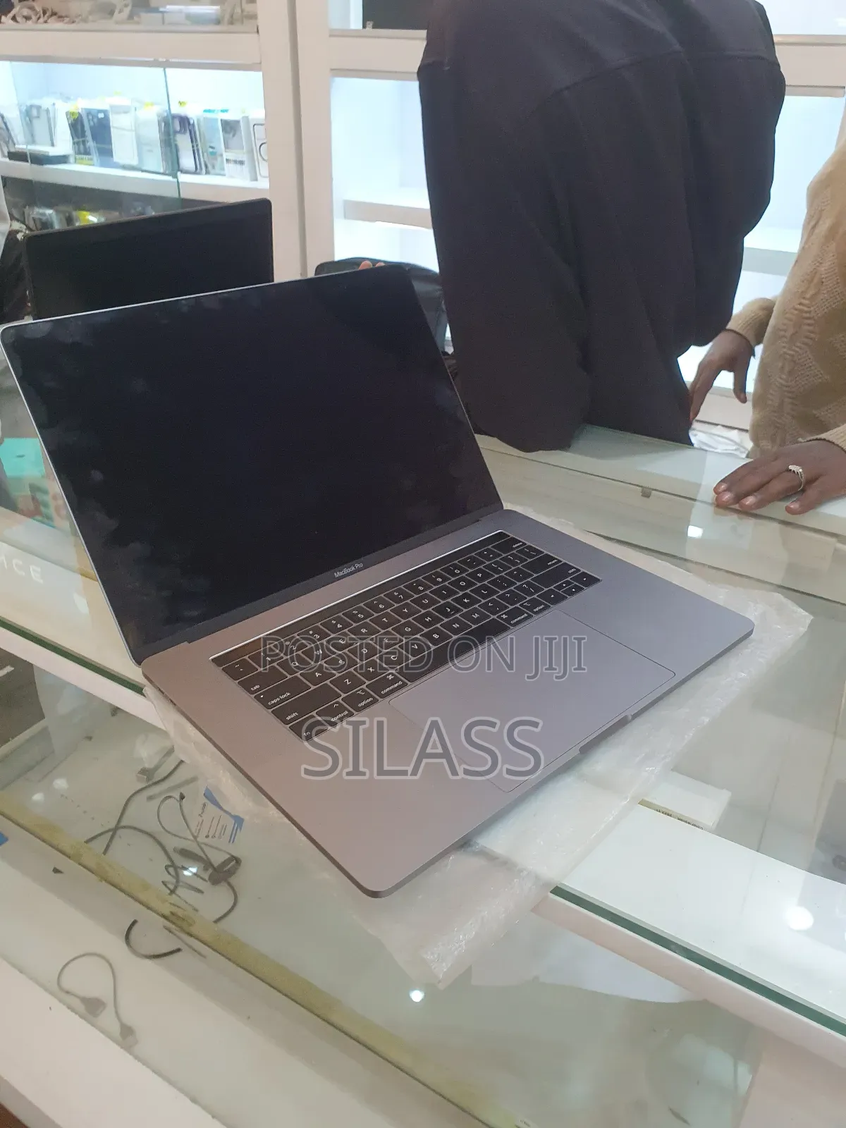New Laptop Apple MacBook Pro 2019 4GB Intel Core I7 SSD 512GB