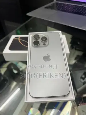 Photo - New Apple iPhone 16 Pro 256 GB Silver