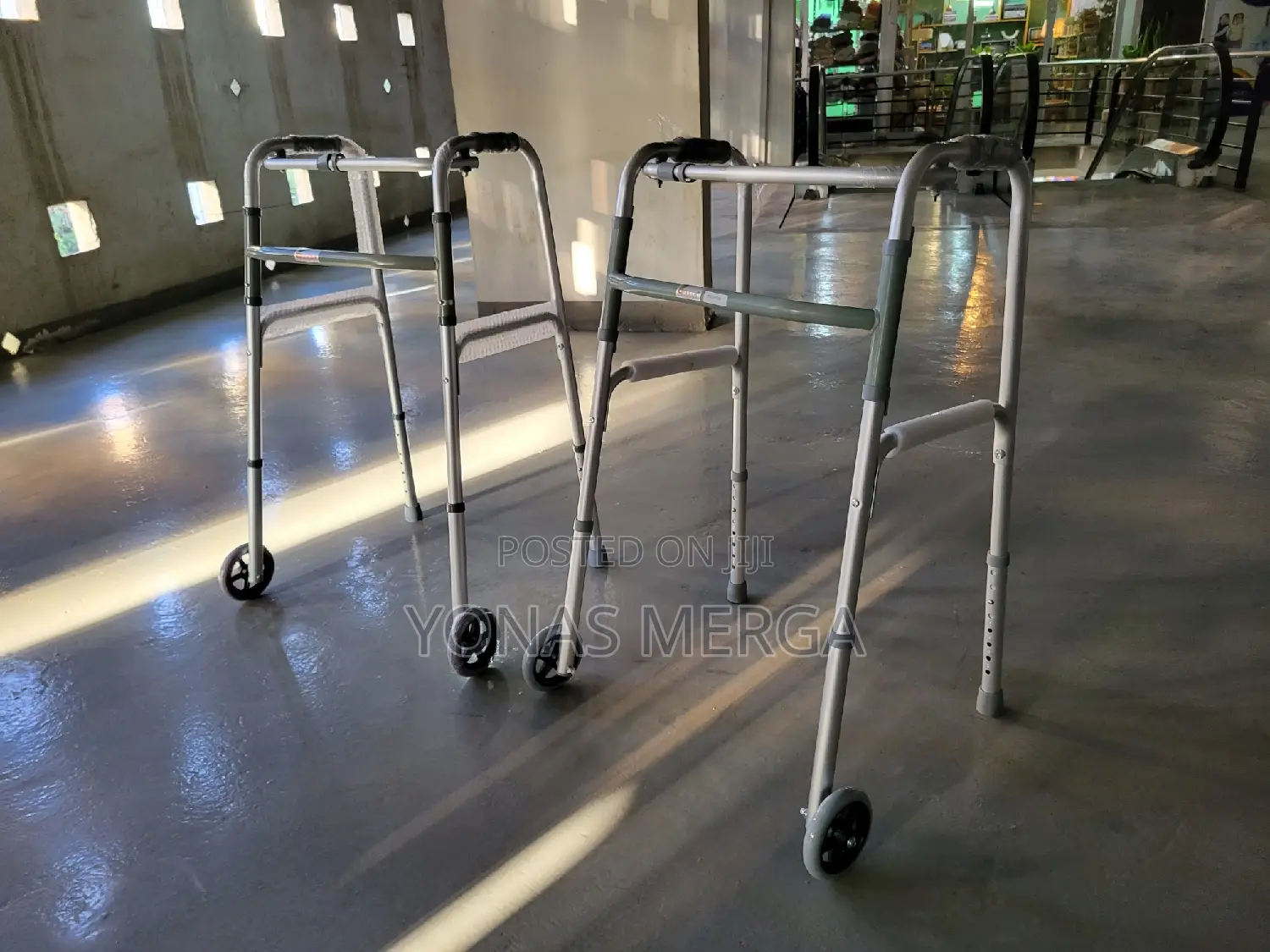 Lightweight and Strong Walker吨walker剭injured, Slip-Resistant