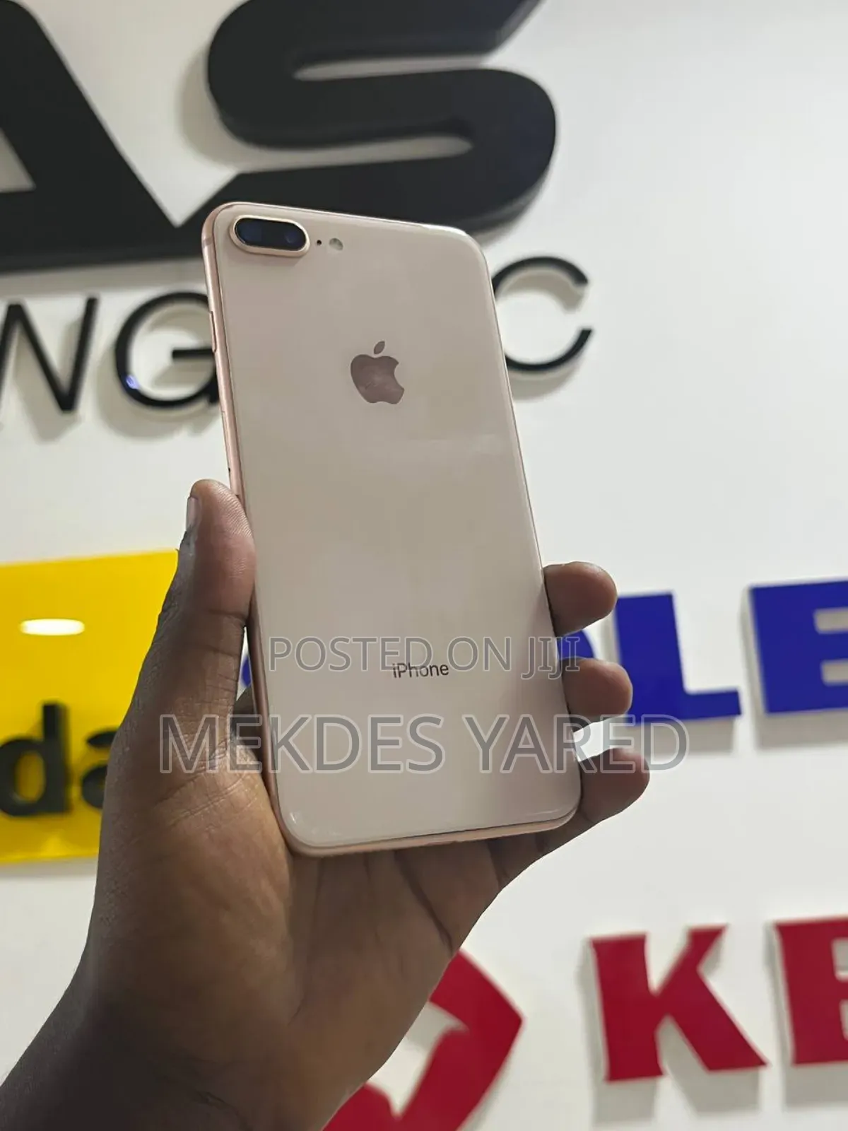 New Apple iPhone 8 Plus 64 GB Gold