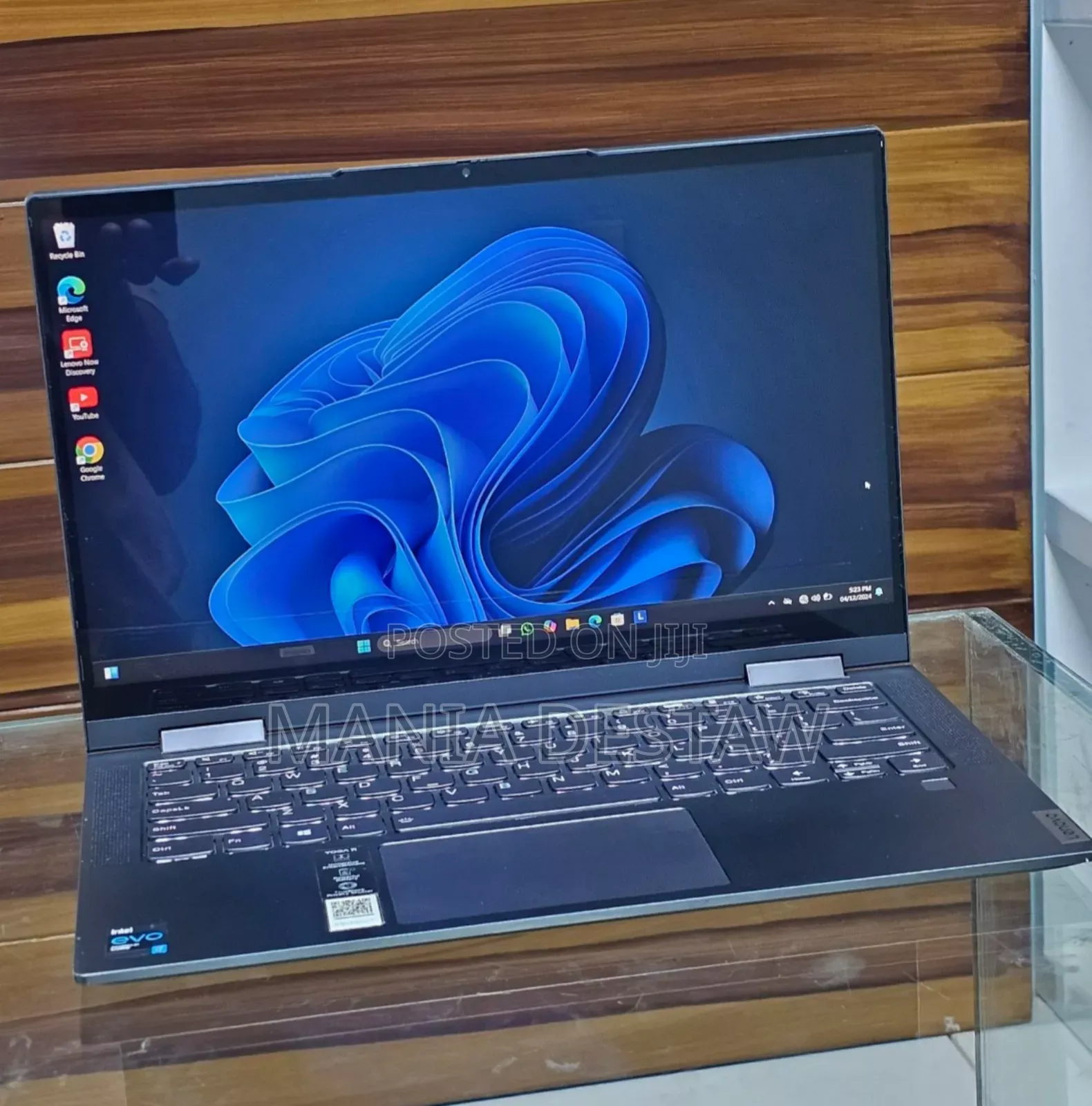 New Laptop Lenovo Yoga 700 12GB Intel Core I7 SSD 512GB