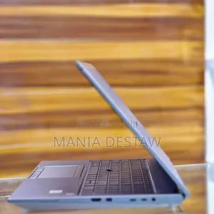 New Laptop HP ZBook Firefly 16 G10 16GB Intel Core I7 SSD 512GB