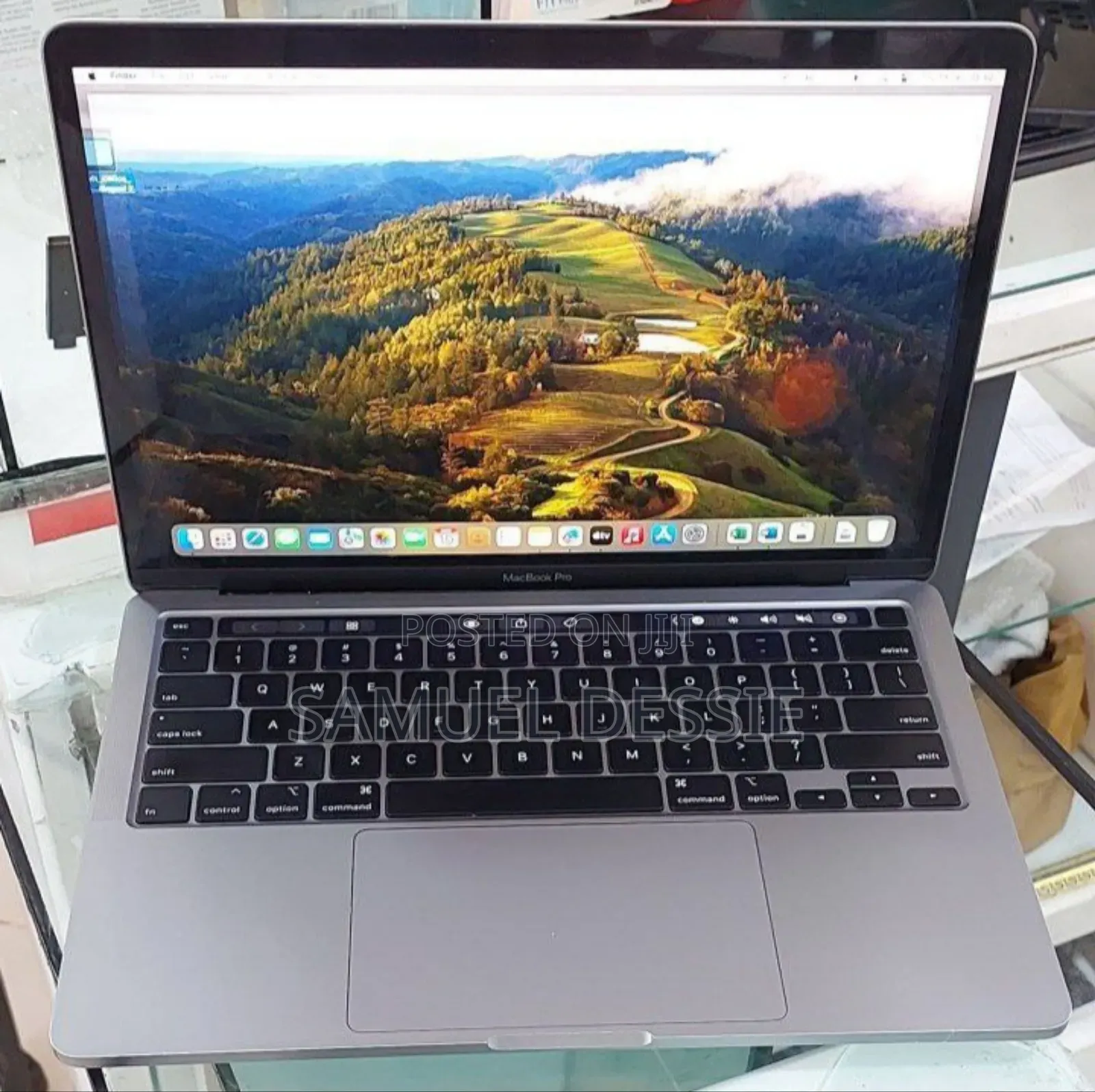 New Laptop Apple MacBook Pro 2020 16GB Intel Core I7 SSD 512GB