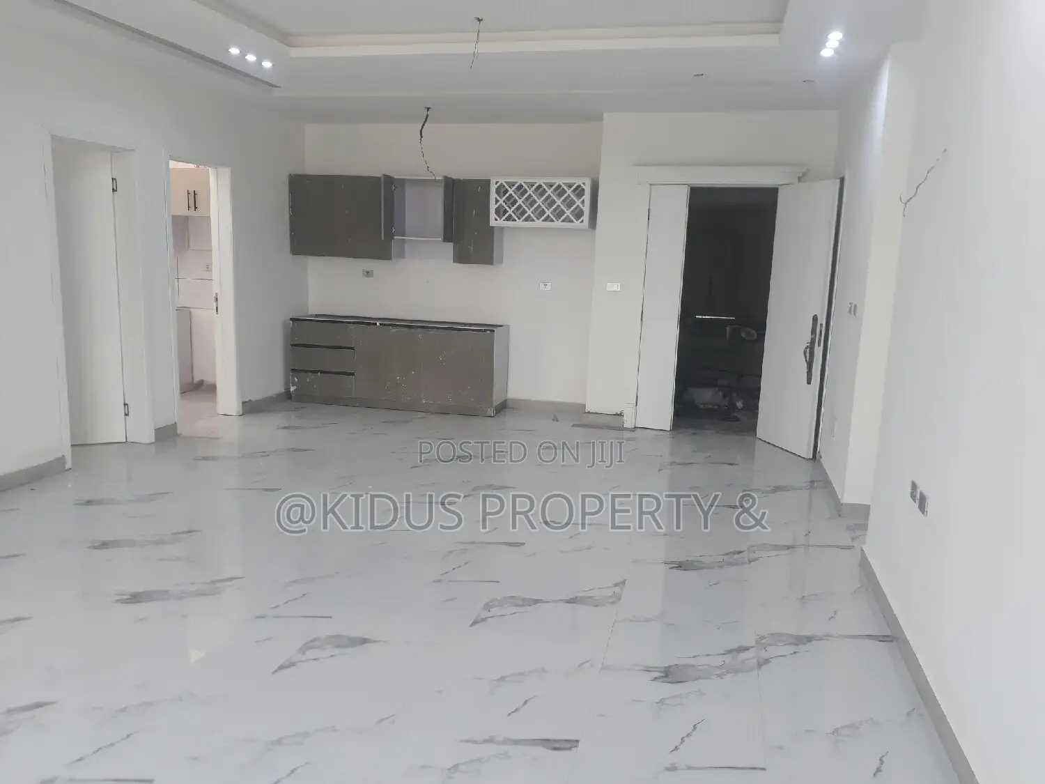 4bdrm Apartment in Jemo Mekael, Nifas Silk-Lafto for rent