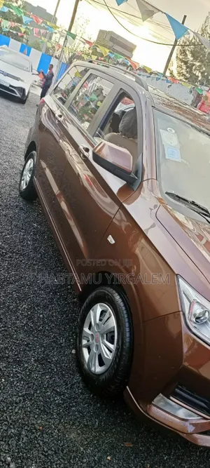 Wuling Hongguang S 2022 Brown