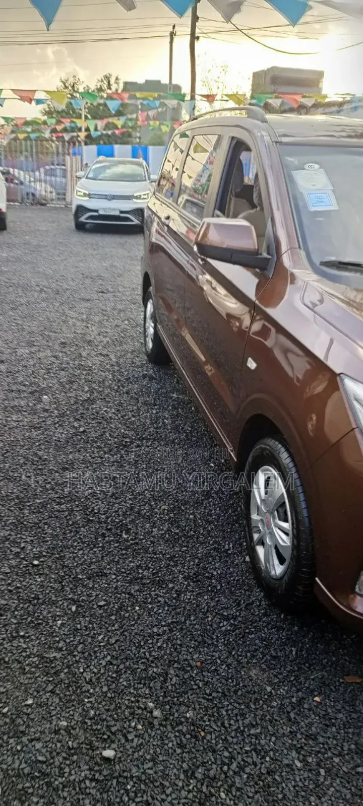 Wuling Hongguang S 2022 Brown
