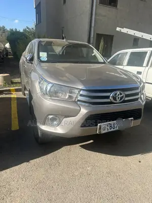 Toyota Hilux 2016 Gray