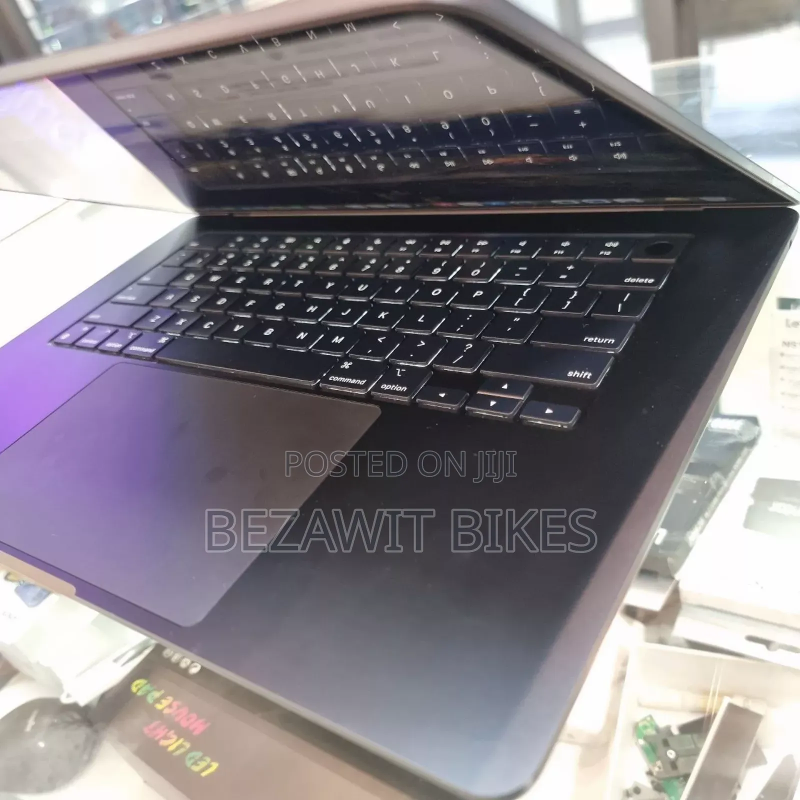 Laptop 8GB Apple M3 SSD 256GB