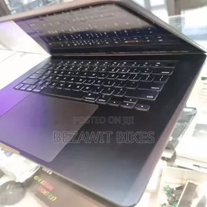 Photo - Laptop 8GB Apple M3 SSD 256GB