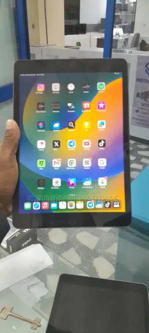 New Apple iPad 10.2 (2020) Wi-Fi 64 GB Silver