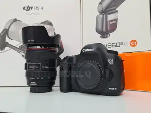 Photo - Canon 5d Mark 3 Lens Usm