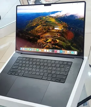New Laptop Apple MacBook 18GB SSD 512GB
