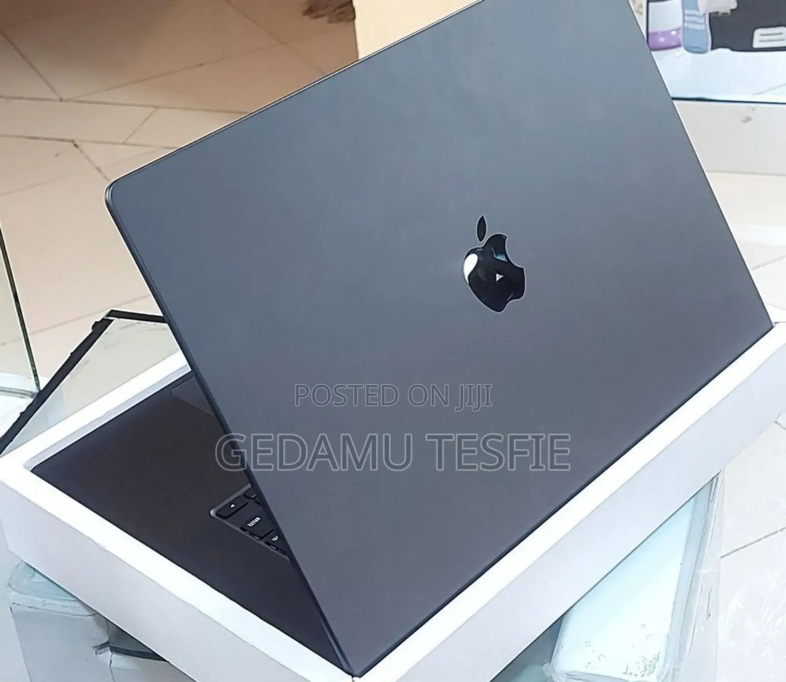 New Laptop Apple MacBook 18GB SSD 512GB