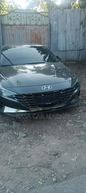 Photo - New Hyundai Avante 2022 Gray